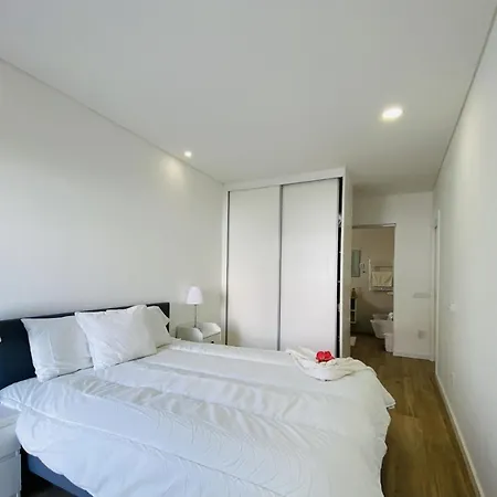 Holidays Apartman *