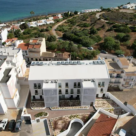 Holidays Apartman *